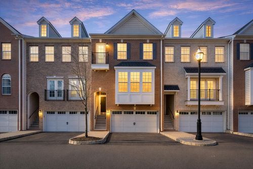 5 Creekside Ct, Secaucus, NJ, 07094-3750 | Card Image