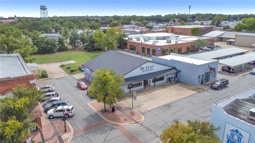117 Commerce St, Brenham, TX, 77833-3635 | Card Image