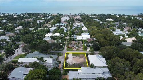 76 4th St N, NAPLES, FL, 34102-5917 | Card Image