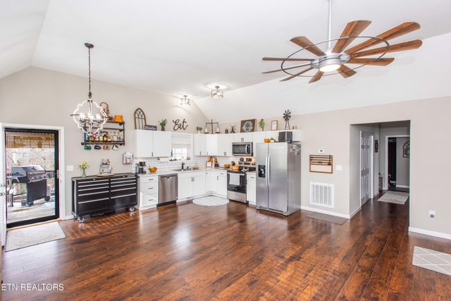 221 Kaysprings Cir, House other with 3 bedrooms, 2 bathrooms and null parking in Jacksboro TN | Image 6