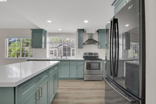 2921 Honeysuckle Cir, Antioch, CA, 94531-6328 | Card Image