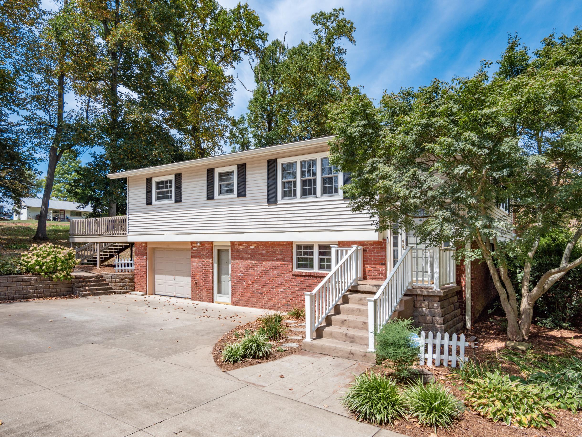 Nelson Ave, Marietta, OH 45750