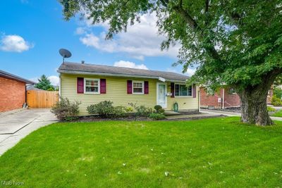 Ranch-style home featuring a front lawn | Image 2