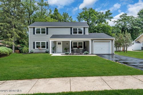 8 Imperia Pl, Aberdeen, NJ, 07747-1727 | Card Image