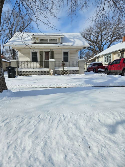 229 Des Moines Ave, Salina, KS, 67401-8511 | Card Image