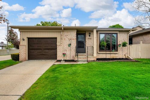 29454 Scarborough Dr, Warren, MI, 48088-5105 | Card Image