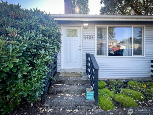 8121 8th Ave Sw, Seattle, WA, 98106-2127 | Card Image