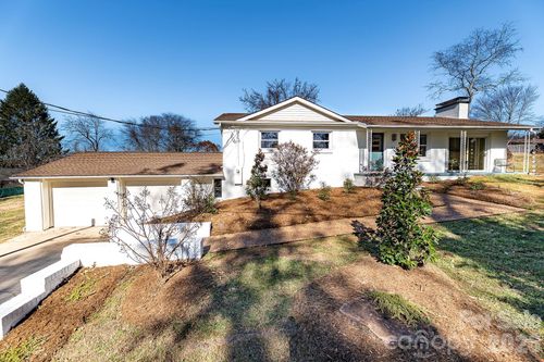 11 Clinton St, Weaverville, NC, 28787-9367 | Card Image