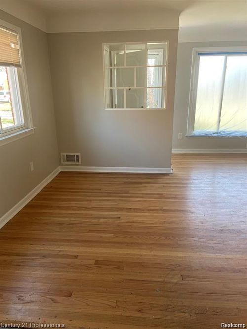11791 Columbia, Redford, MI, 48239-2526 | Card Image