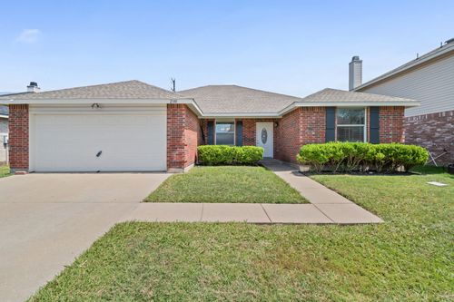 2140 Hacienda Ct, Grand Prairie, TX, 75052-8844 | Card Image