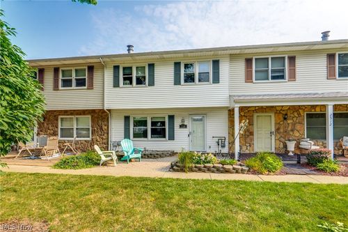 2510 Williamsburg Dr, Uniontown, OH, 44685-8743 | Card Image