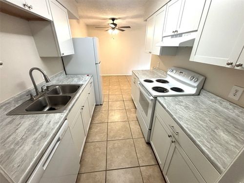 411 Live Oak St, Kyle, TX, 78640-9475 | Card Image