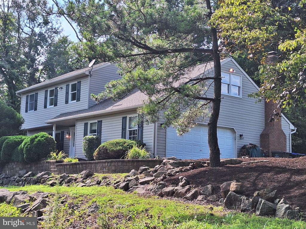 Dove Dr, Honey Brook, PA 19344