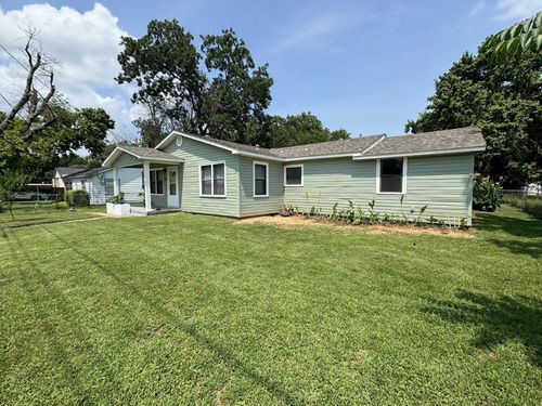 413 S Oak St, Paradise, TX, 76073-2721 | Card Image