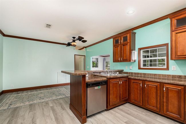 Stainless Steel Appliances | Image 8