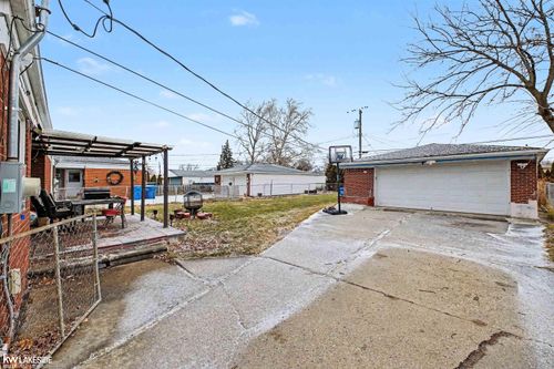 25034 Cunningham Ave, Warren, MI, 48091-1418 | Card Image