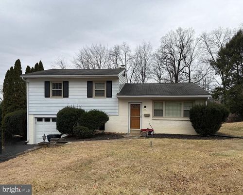 21 W Golf Club Ln, PAOLI, PA, 19301-1536 | Card Image