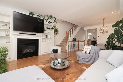 8 James Stock Path, Etobicoke, ON, M8Z6C6 | Card Image