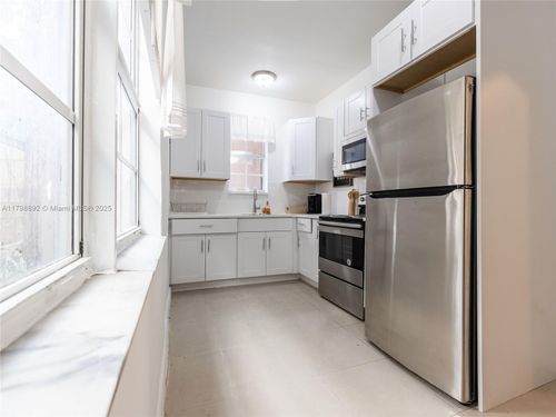 apt-5-143 Ne 43rd St, Miami, FL, 33137-3452 | Card Image