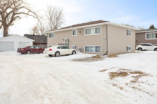 3006 7 1/2 Ave N, Fargo, ND, 58102-3077 | Card Image