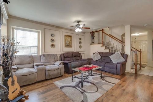 3900 Fernando Dr, Euless, TX, 76040-3447 | Card Image