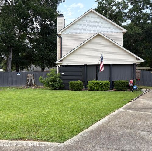 402 St Charles Ct, Gulfport, MS, 39507-2861 | Card Image