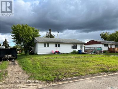 313 3 Ave E, House other with 3 bedrooms, 1 bathrooms and null parking in Shellbrook SK | Image 2