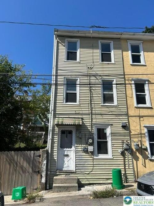 526 N Jute St, Allentown, PA, 18102-2555 | Card Image