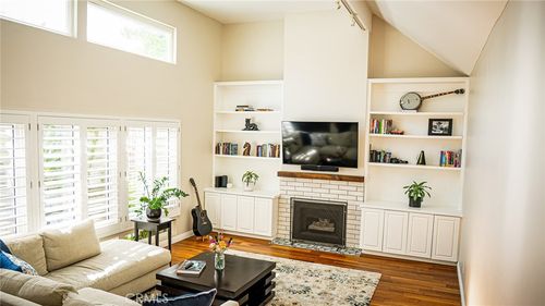 1-5660 Etiwanda Ave, Tarzana, CA, 91356 | Card Image