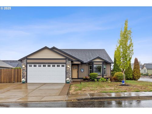 723 N 7th St, Carlton, OR, 97111-9121 | Card Image