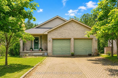 370 Jonathan St, London, ON, N5Z5C8 | Card Image