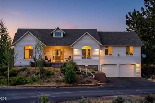 20726 North Star Way, Bend, OR, 97703 | Card Image