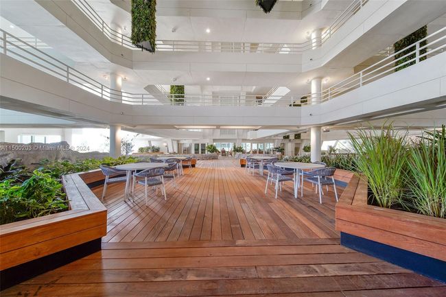 APT-402 - 555 Ne 34 Th St, Condo with 2 bedrooms, 2 bathrooms and null parking in Miami FL | Image 39