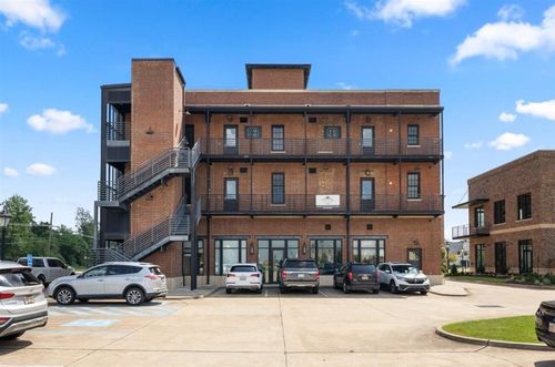 2002 W Walnut St, Lake Charles, LA, 70601-5699 | Card Image