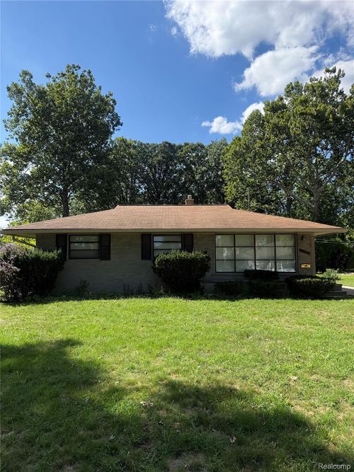 27663 Shagbark Drive, Southfield, MI, 48076 | Card Image