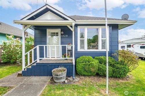 1329 Porter Street, Enumclaw, WA, 98022 | Card Image