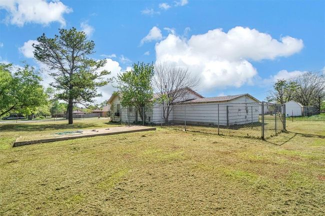 705 E Cleveland St, House other with 2 bedrooms, 1 bathrooms and null parking in Mangum OK | Image 5
