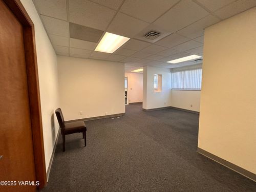 209-107 S 7th Ave, YAKIMA, WA, 98902-3385 | Card Image