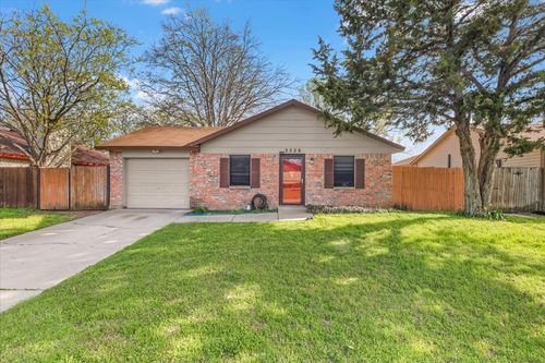 2528 Navasota Cir, Fort Worth, TX, 76131-1326 | Card Image