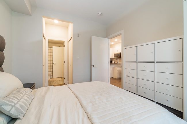 Bedroom with ensuite bathroom | Image 19