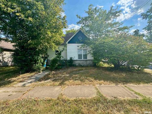 212 W Sylvia Ave, Christopher, IL, 62822-1113 | Card Image