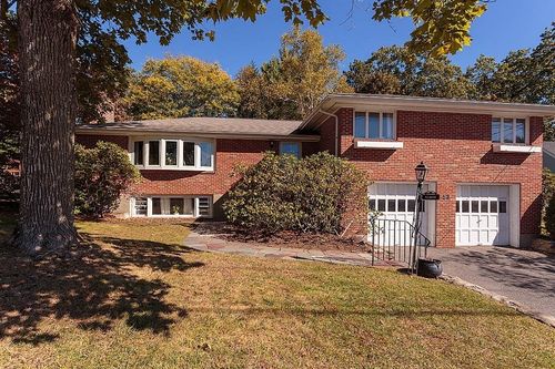 53 Bacon St, Winchester, MA, 01890-2601 | Card Image