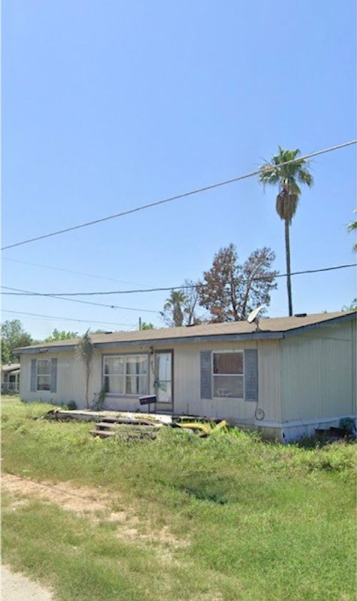 1300 N 15th St, Carrizo Springs, TX, 78834-1622 | Card Image