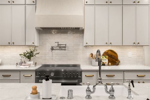 4120 161st Ave Se, Bellevue, WA, 98006-1856 | Card Image