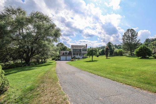 79 English Range Rd, Derry, NH, 03038-5400 | Card Image