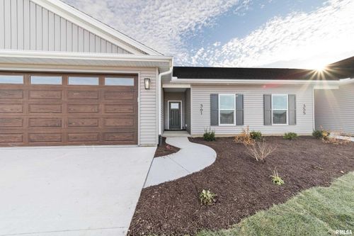 361 E Donahue St, Eldridge, IA, 52748-1372 | Card Image