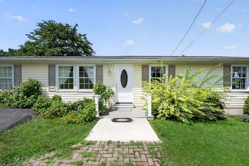957 Hubbard Town Rd, Honaker, VA, 24260-6251 | Card Image