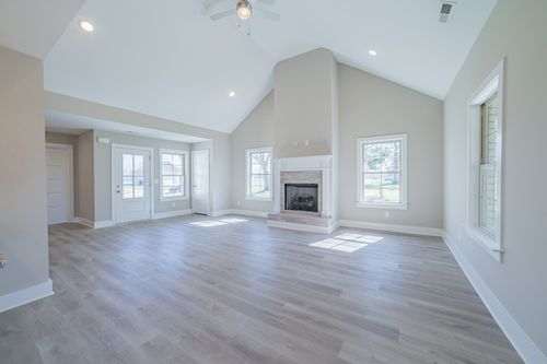 381 Copperas Creek Rd, Tullahoma, TN, 37388-5246 | Card Image