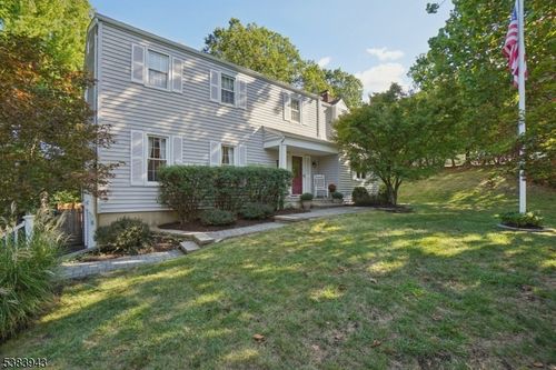 16 Slope Dr, Cedar Knolls, NJ, 07927-1535 | Card Image