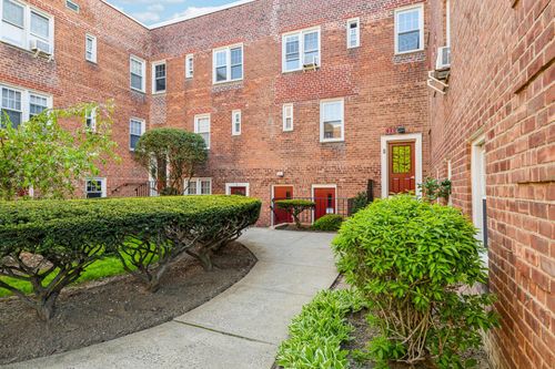 apt-d10-200 N Village Ave, Rockville Centre, NY, 11570-2351 | Card Image